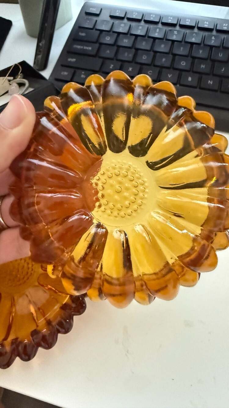 Vintage Amber Glass Sunflower Trinket Dish or Ashtray - Picture 6 of 6